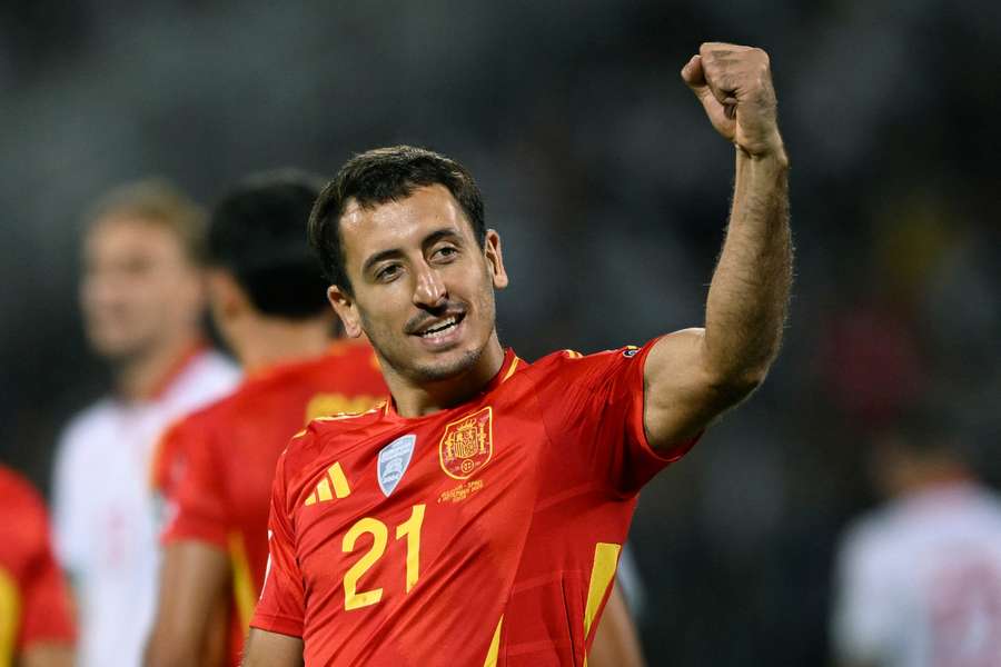Oyarzabal celebra con España