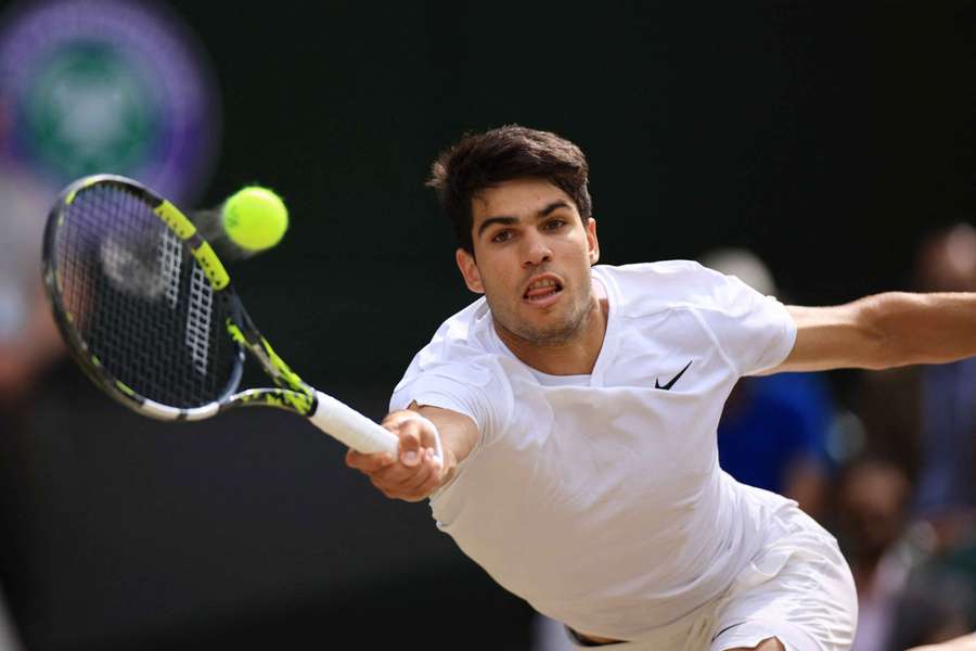 Carlos Alcaraz hat das Wimbledon-Finale in großen Teilen dominiert.