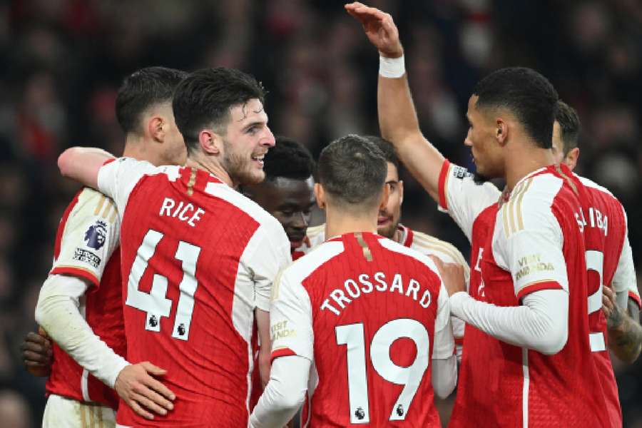 Arsenal fez a festa em goleada no Emirates Stadium 