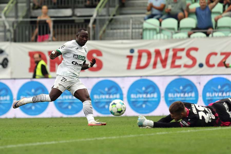 Horko v Karviné. Přišli dva noví hráči, přestup Singhateha do Belgie klub zastavil Horko v Karviné. Přišli dva noví hráči, přestup Singhateha do Belgie klub zastavil
