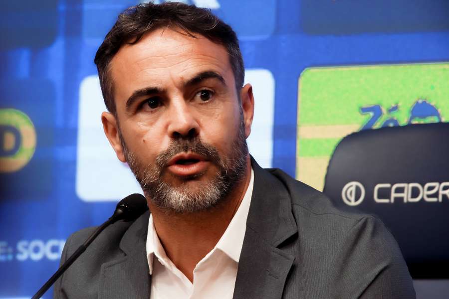 Artur Jorge durante apresentação como novo técnico do Cruzeiro