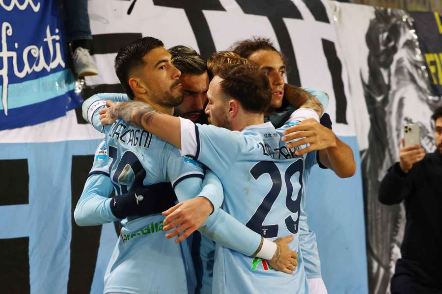 Taty Castellanos celebra su gol