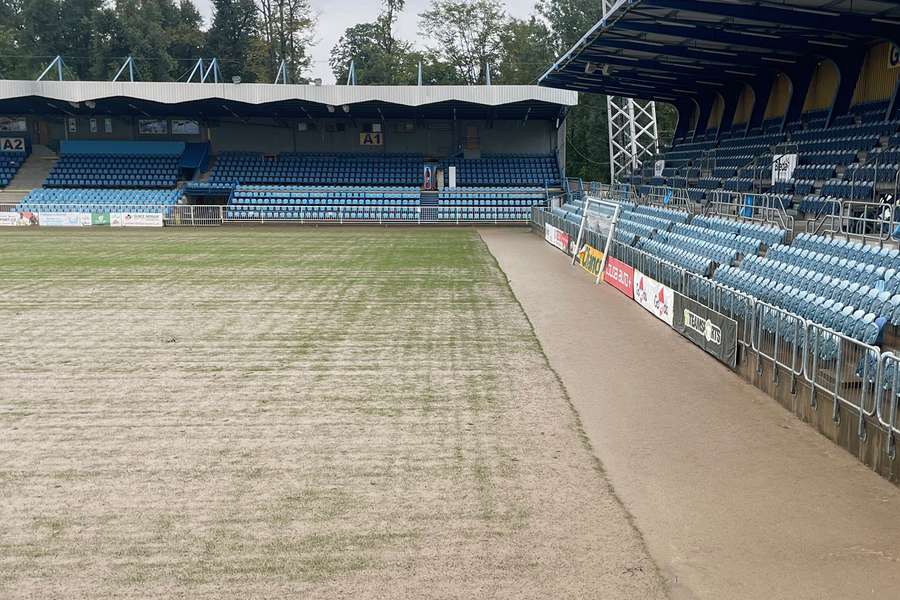 Velká voda zaplavila stadion v Opavě.