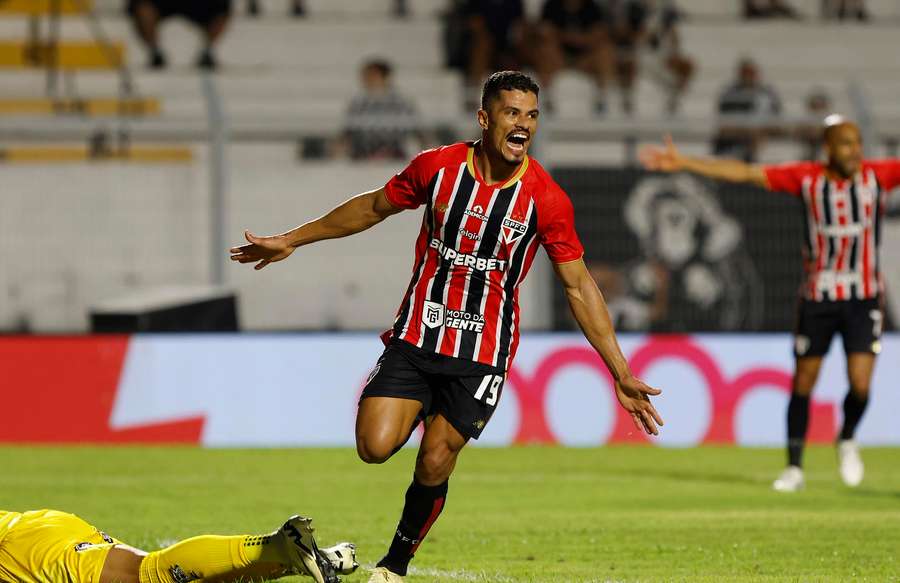 Lucas Ramon fez 1º gol pelo São Paulo na vitória sobre a Ponte Preta