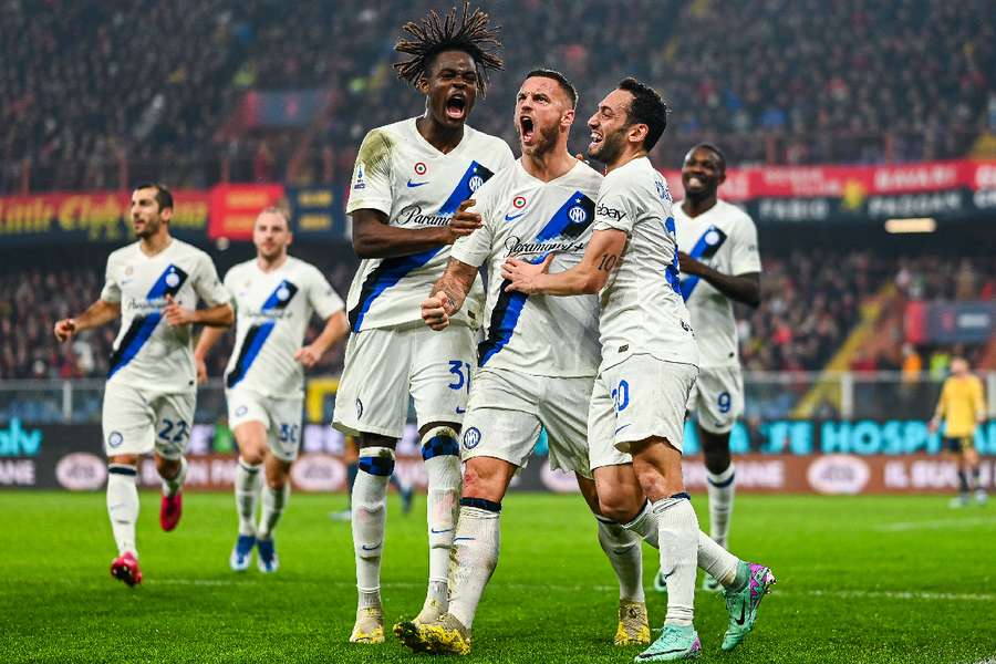 Arnautovic celebra gol marcado com a camisa da Inter de Milão