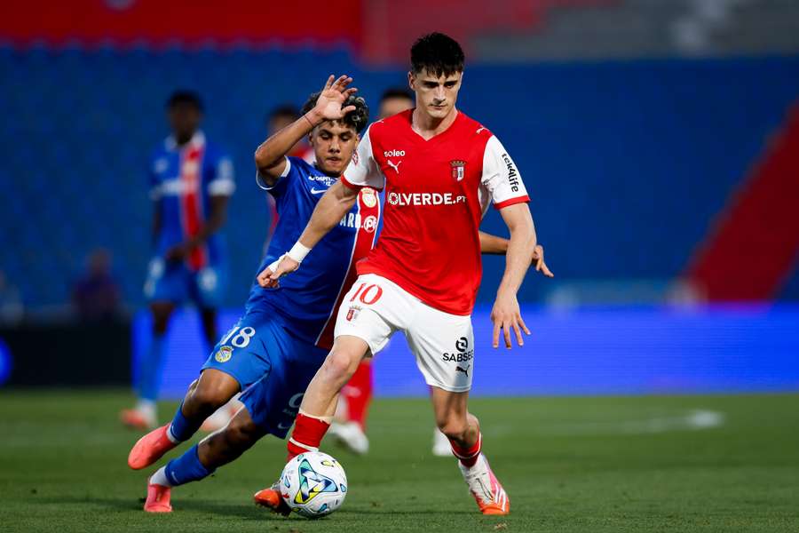 Pau Víctor bisou na vitória do SC Braga no reduto do Alverca por 1-2 Pau Víctor bisou na vitória do SC Braga no reduto do Alverca por 1-2