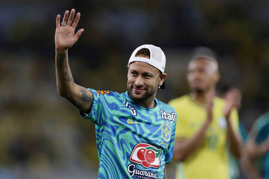 Neymar je největší hvězdou v brazilském týmu. Neymar je největší hvězdou v brazilském týmu.