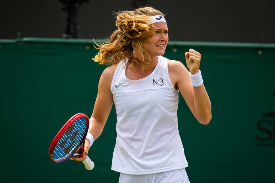 Bouzková se Sorribesovou ve Wimbledonu zvládly čtvrtfinále deblu a vyzvou Strýcovou