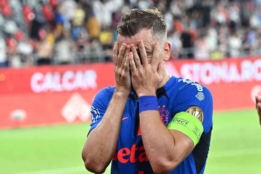 Darius Olaru a părăsit terenul accidentat în timpul amicalului cu Hamburg