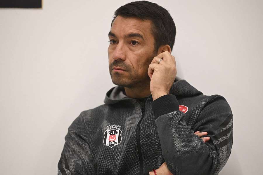 Giovanni van Bronckhorst ha dejado de ser técnico del Besiktas