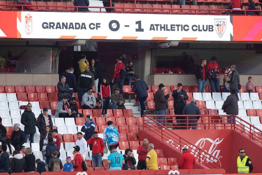 The match was abandoned with the score 1-0 to Athletic