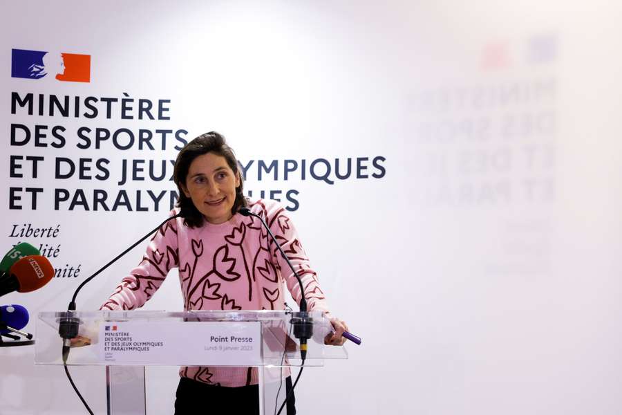 Amélie Oudéa-Castéra en conférence de presse.