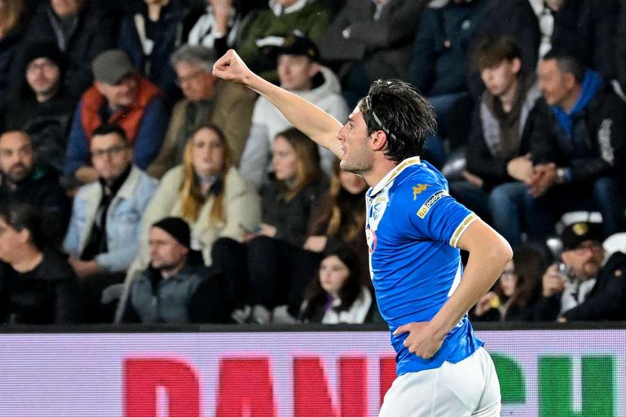 Borrelli esulta dopo il gol vittoria