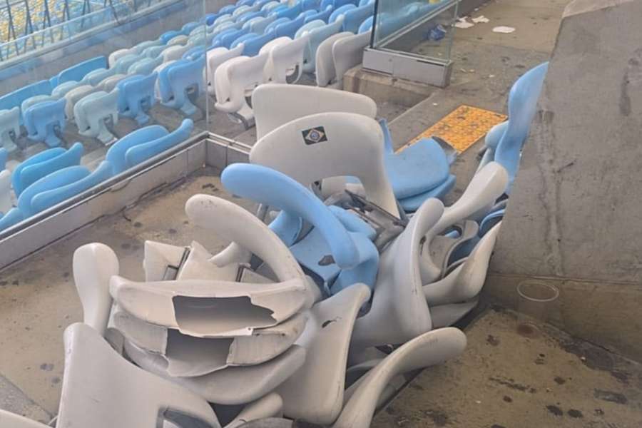 Cadeiras quebradas no Maracanã após Vasco x Boca Juniors Cadeiras quebradas no Maracanã após Vasco x Boca Juniors