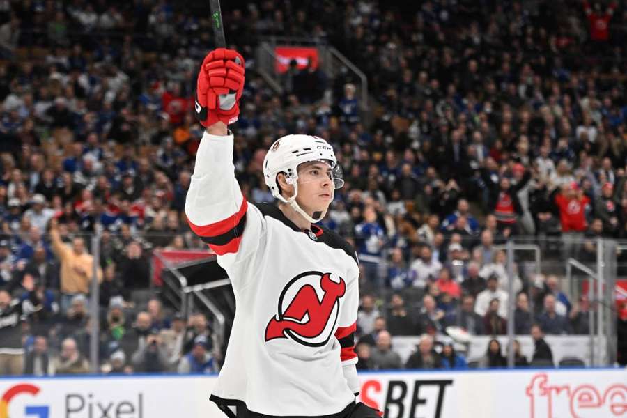 NHL roundup: Devils top Leafs in OT for 11th straight win