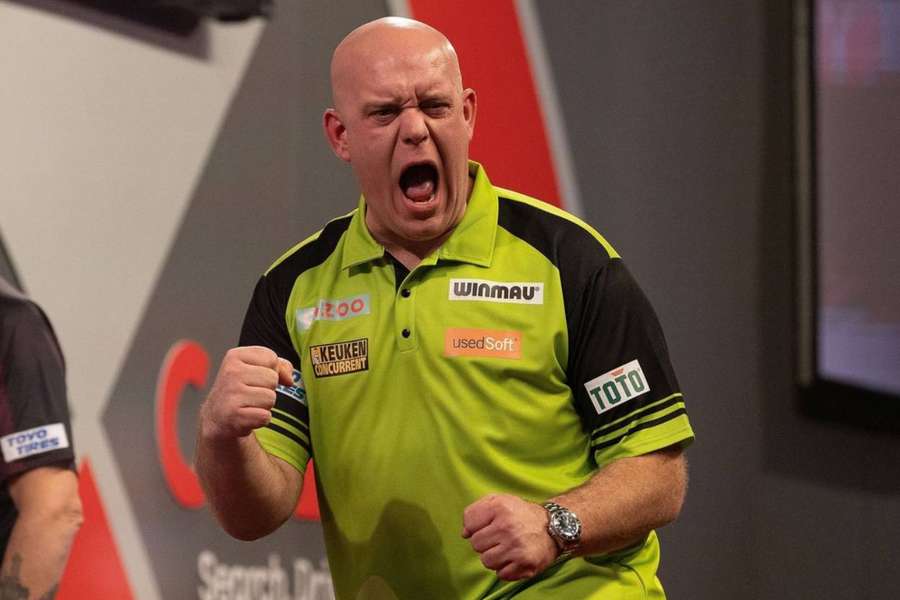 Van Gerwen leads Ally Pally averages as quarter-finals get underway