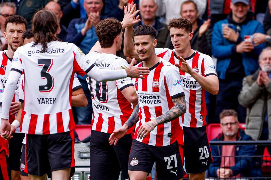 PSV celebrate Guus Til's 4-1 against FC Twente