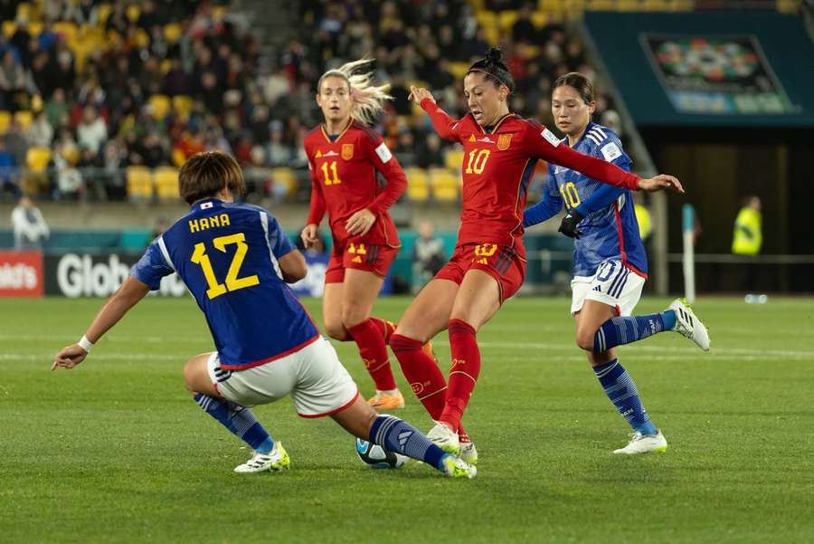 Jennifer Hermosová (10) síce získala na záver majstrovstiev sveta zlato, ale Španielky prehrali v skupinovej fáze s Japonskom 0:4.