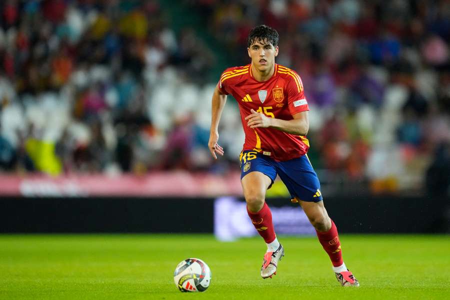 Pau Cubarsí, con la selección española