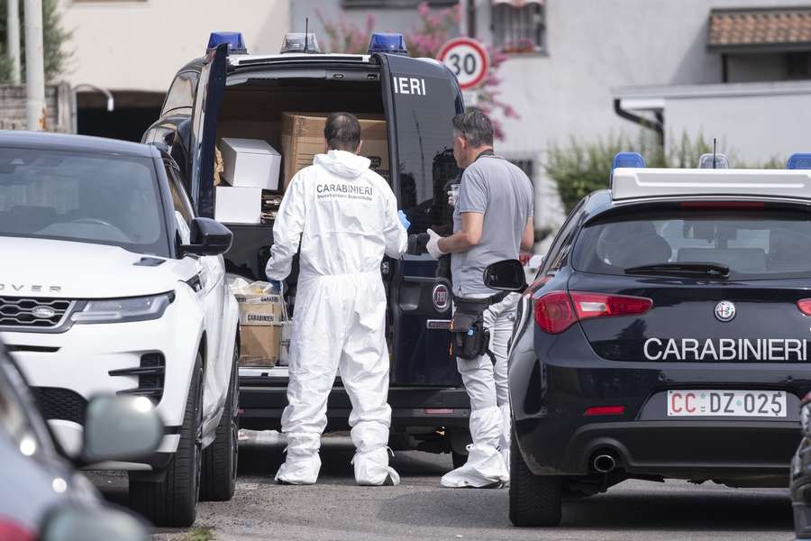 Die italienische Polizei am Einsatzort.