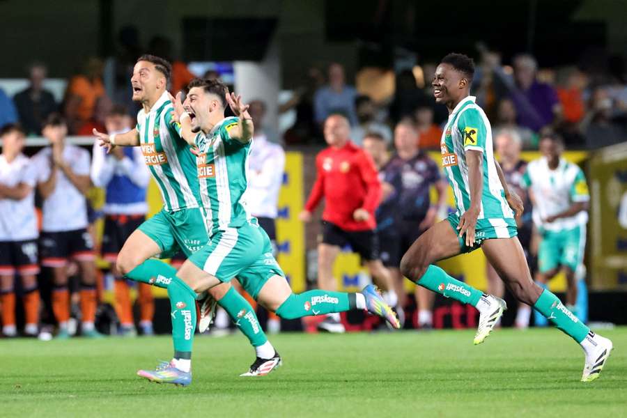 Grenzenlose Freude beim SK Rapid nach dem Aufstieg im Elfmeterschießen.