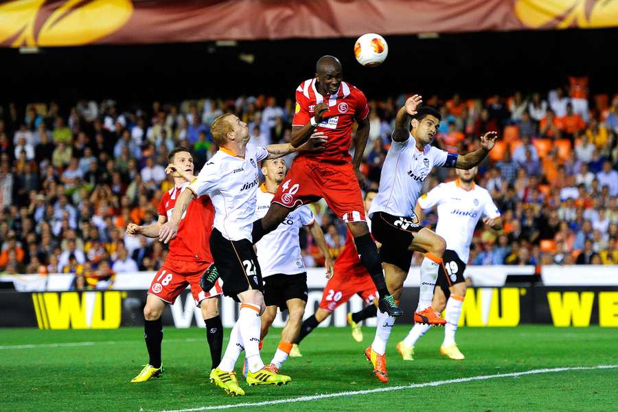 El gol de M'Bia en el Valencia-Sevilla de la Europa League de 2014