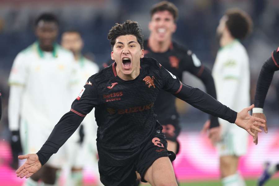 Emirhan Ilkhan celebrates his winner