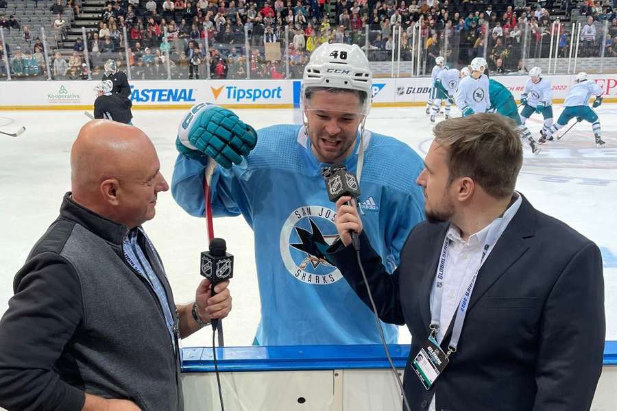 Redaktor Livesportu moderoval NHL: Pochvala od Jágra a "strejda" Hertl