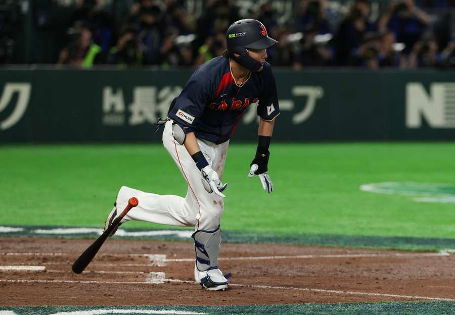 Sozuke Genda hits a single for Japan