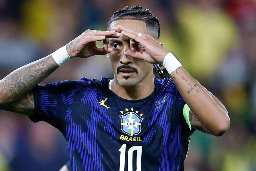 Raphinha sofre lesão na coxa e pode ser nova baixa da Data FIFA Raphinha sofre lesão na coxa e pode ser nova baixa da Data FIFA