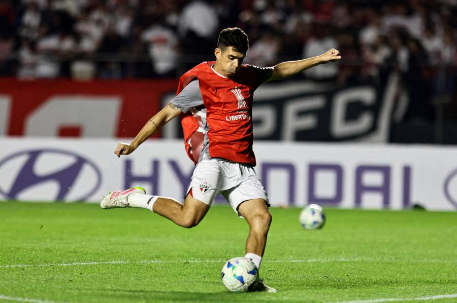 Oscar in action for Sao Paulo