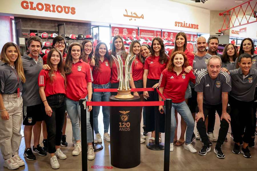 O plantel undecampeão do Benfica em hóquei em patins feminino