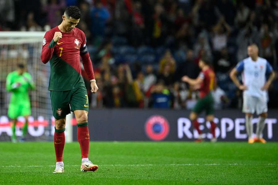 Cristiano Ronaldo świętuje zwycięstwo Portugalii nad Słowacją
