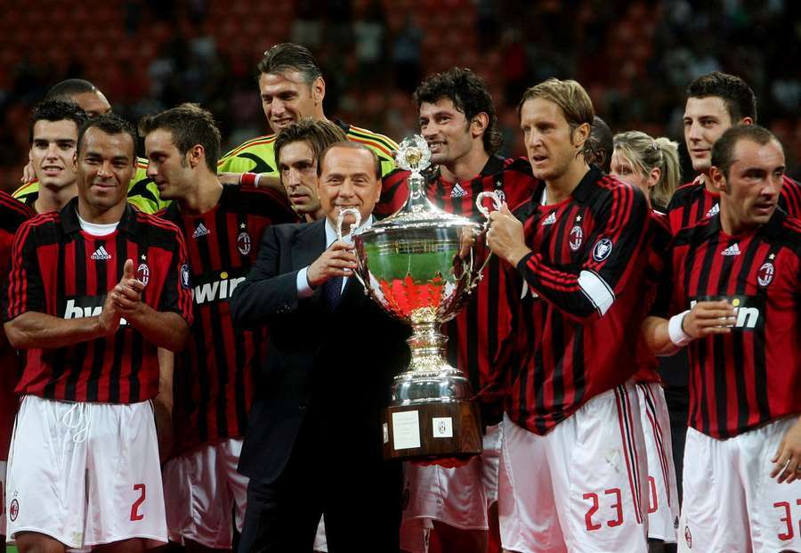 Berlusconi, săbătorind câștigarea Ligii Campionilor în 2007 cu AC Milan