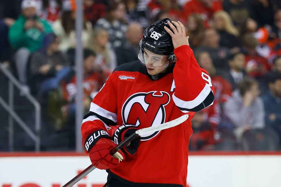 Hughes bude Devils chybět do konce sezony.
