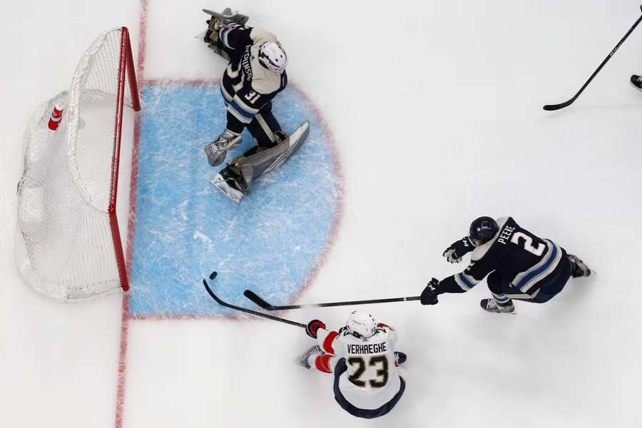 Verhaeghe goes for the puck against Peek and Hutchinson