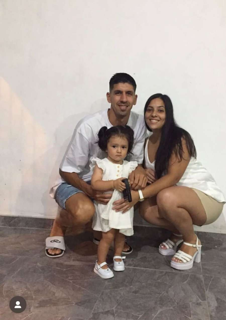 Nicolás Caro Torres com a família