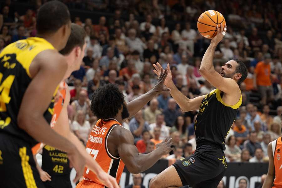 El canadiense Thomas Scrubb continuará en Tenerife