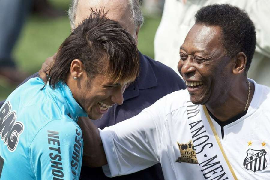 Pelé parabenizou Neymar pelo recorde de gols com a camisa da Seleção