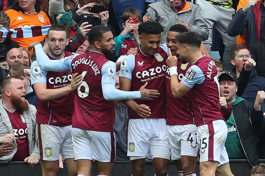 Aston Villa pewnie pokonuje Newcastle w meczu rewelacji tego sezonu Premier League