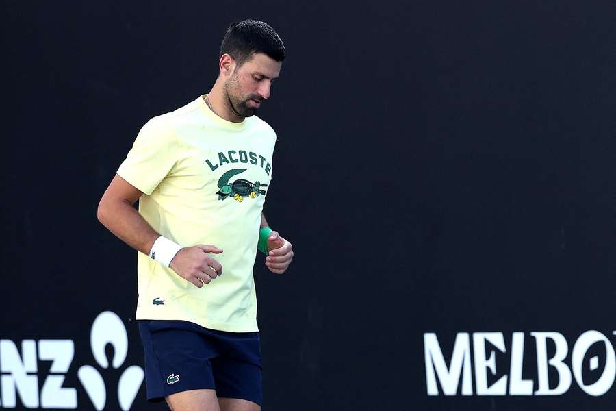 Djokovič během přípravy na další zápas.