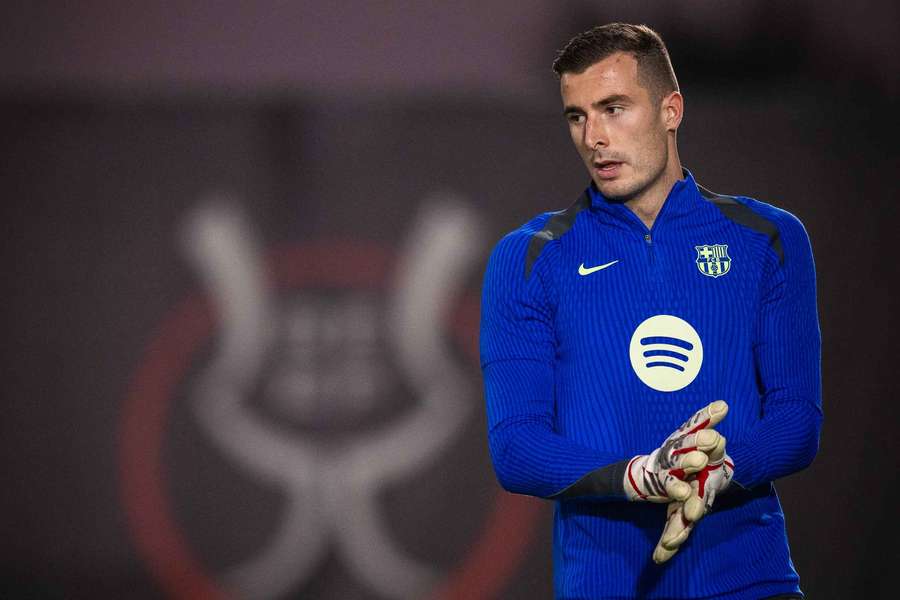 Iñaki Peña, durante un entrenamiento del Barça en Yeda