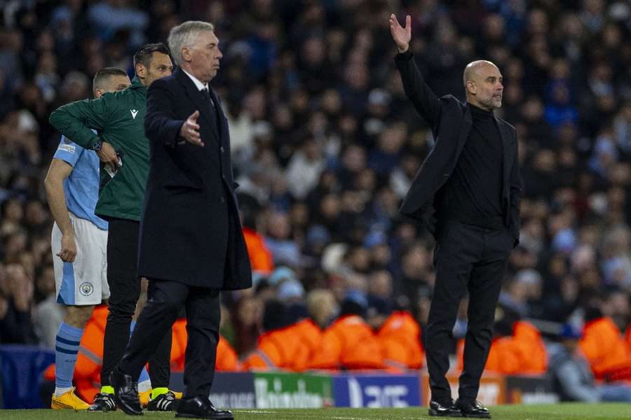 Ancelotti a Guardiola, dvaja veľkí futbaloví stratégovia.