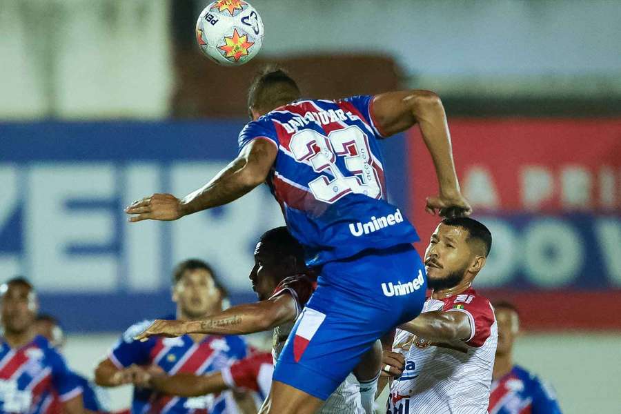 Duelo fraco e placar zerado no Adautão