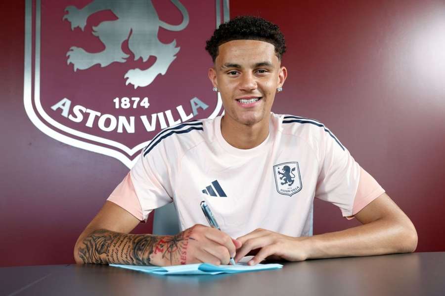 Aston Villa secure FAYC winner Carroll to pro deal