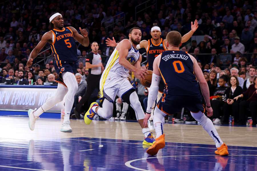 Stephen Curry in actie tegen de Knicks