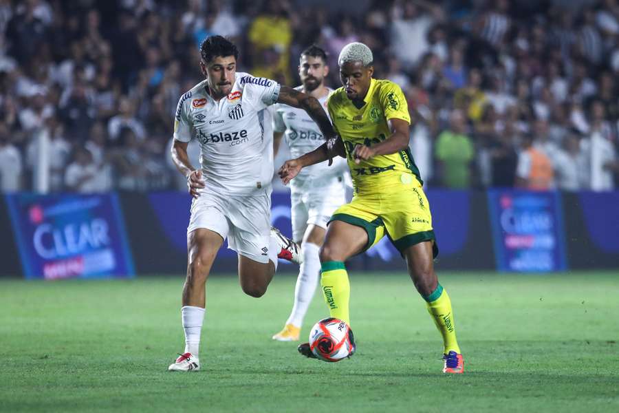 Santos fez sua estreia na temporada diante da torcida