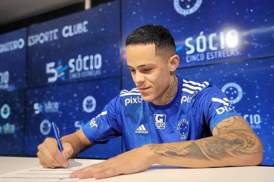 Wallisson assinou pelo Cruzeiro em dezembro