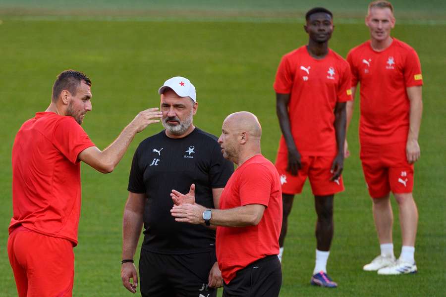 Konec Chorého s Douděrou ve Slavii není pro trenérský tým sešívaných definitivní. Konec Chorého s Douděrou ve Slavii není pro trenérský tým sešívaných definitivní.