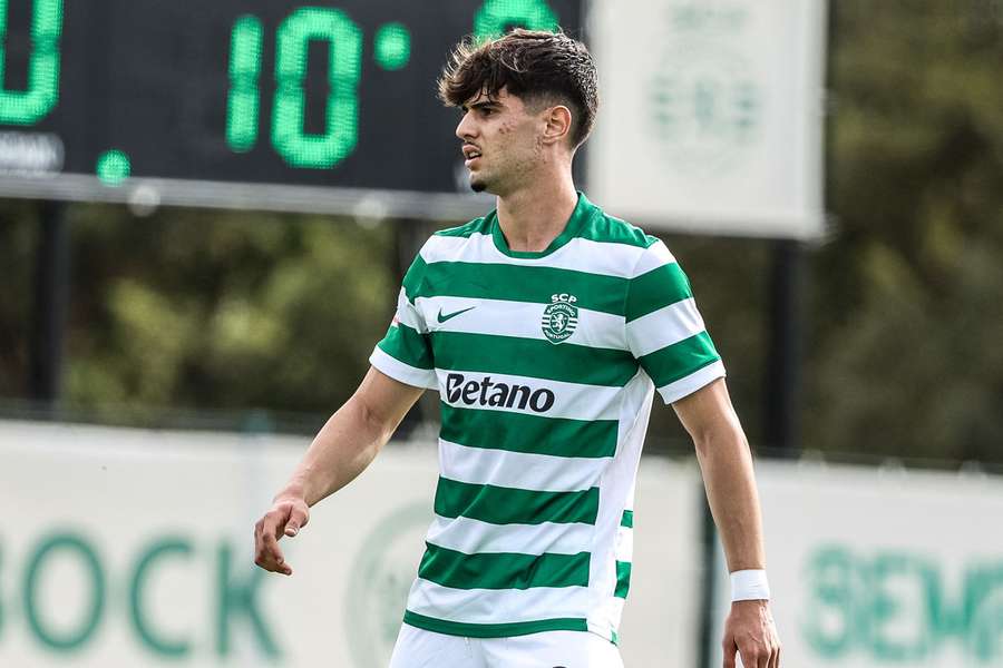 Rodrigo Ribeiro marcou de calcanhar